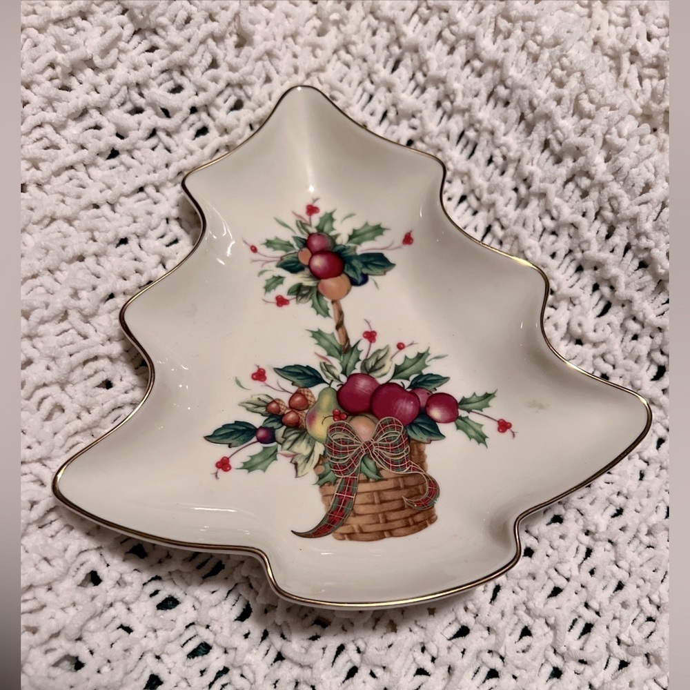 LENOX Holiday Tartan Tree-Shaped Candy Dish Fruit Basket Gold Trim 8’ EUC